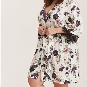 TORRID Robe
